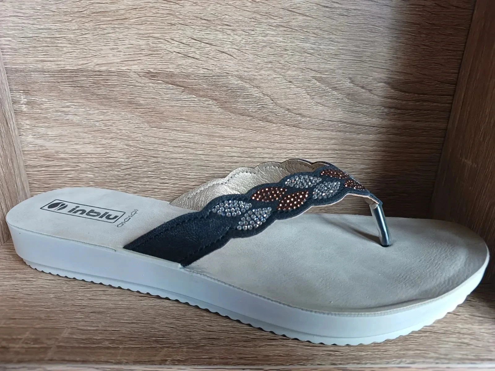 Sandales neuve pointure 40 inblu